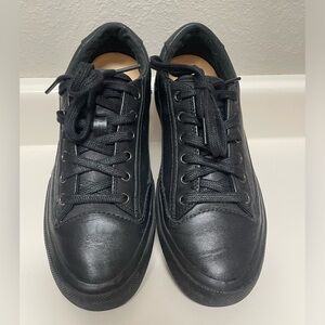 Women’s size 7 Clarks Roxby Black Leather Lace up sneakers/tennis shoes